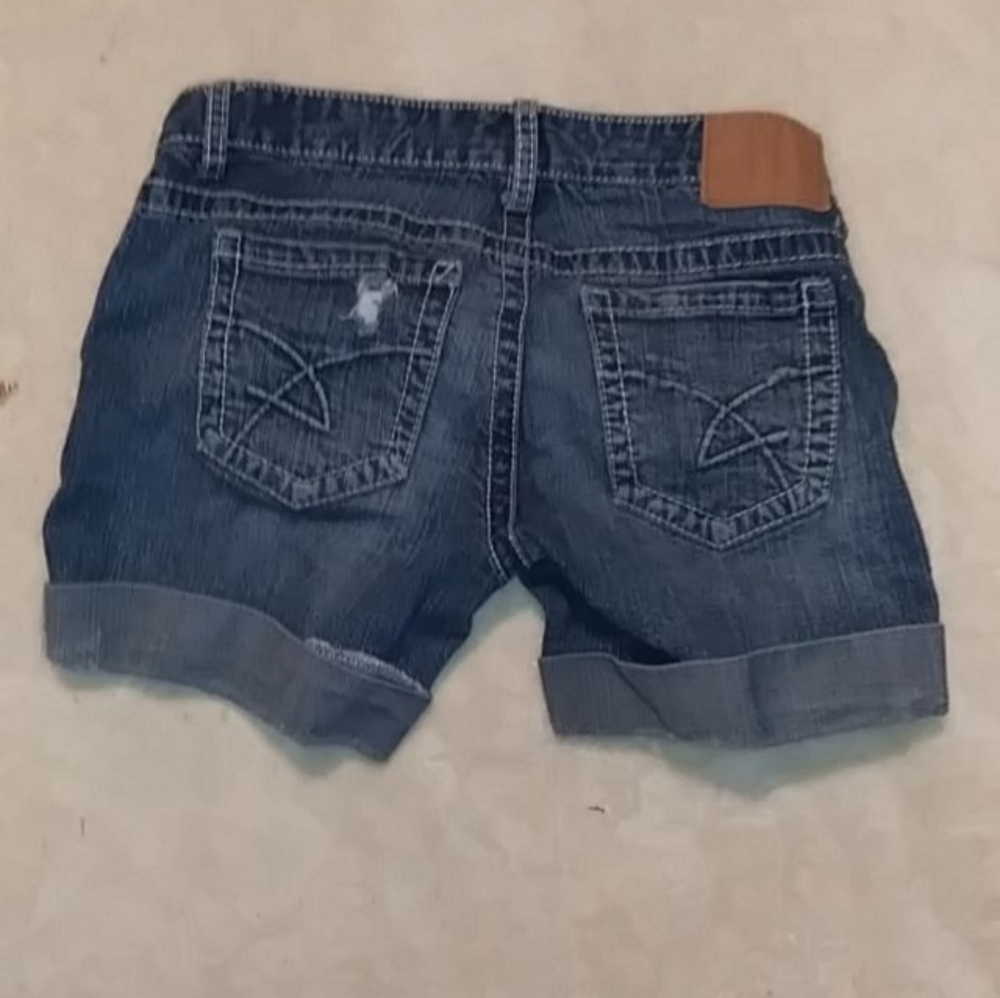 CUTE SHORTS - Picture 2 of 3